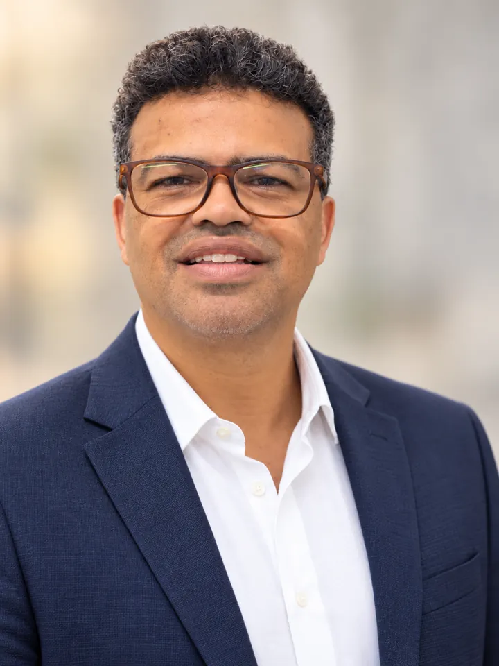 Ademir Filho, cabeleireiro e terapeuta capilar